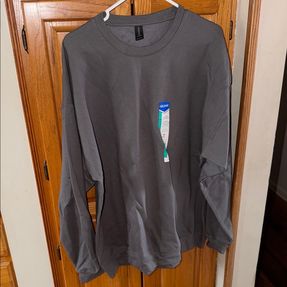 ⚠️Gildan Long Sleeve Crewneck Sweatshirt - Charcoal